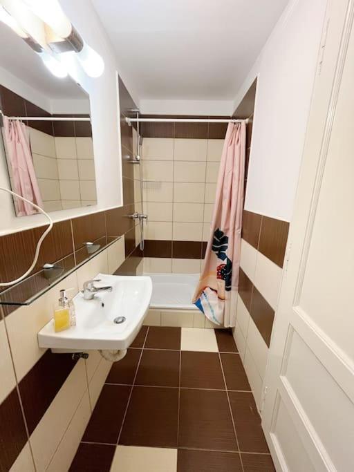 11# Sunflower Cozy Apartamento Budapest